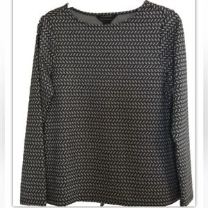 New Dillard’s Black and Light Grey Design Top Size S
